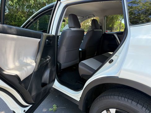 Used 2015 Toyota RAV4 LE image 20