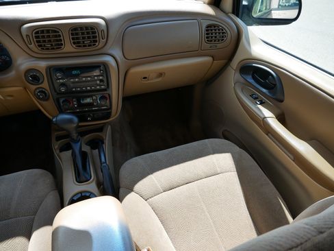 Used 2003 Chevrolet TrailBlazer LT w/ Driver Convenience Package AWD/4WD image 11
