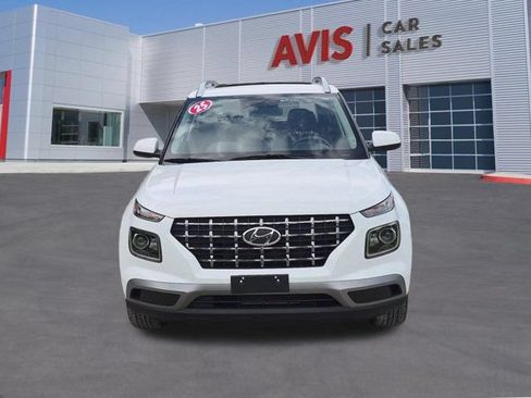 Used 2025 Hyundai Venue SEL FWD image 2