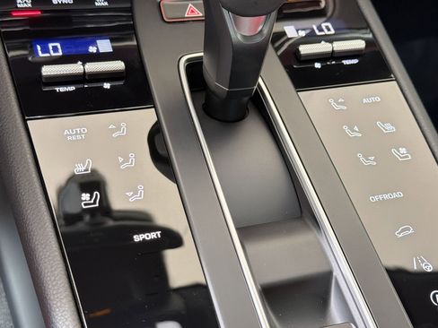 New 2026 Porsche Macan image 21