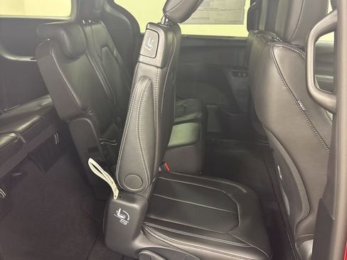 New 2026 Chrysler Pacifica Select image 39