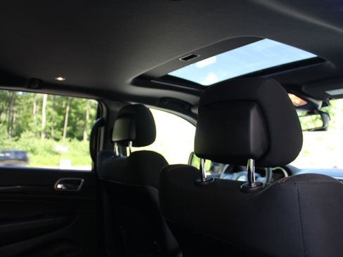 Used 2016 Jeep Grand Cherokee Laredo 75th Anniversary image 23