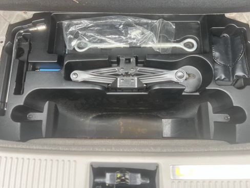 Used 2002 Lexus SC 430 Convertible image 40