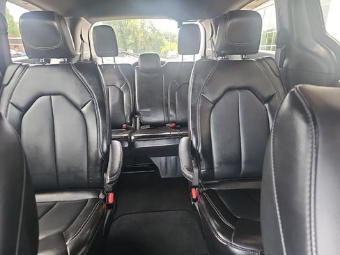Used 2025 Chrysler Pacifica Select FWD image 10
