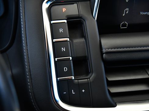 Used 2023 GMC Yukon XL SLE image 30