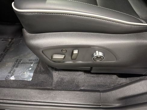 Certified 2025 Buick Enclave Avenir image 24