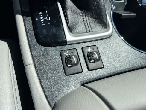 Used 2019 Toyota Highlander XLE w/ Carpet Mat Package (TMS) AWD/4WD image 27