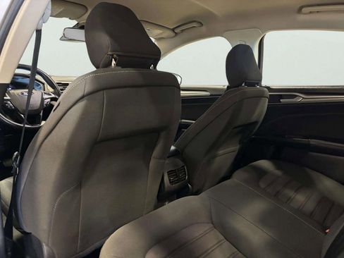 Used 2020 Ford Fusion SE image 19