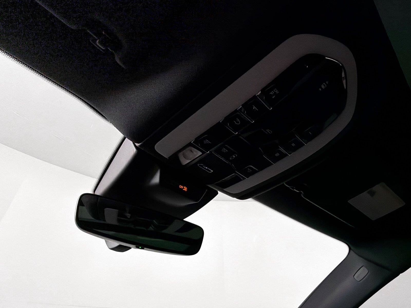 Used 2026 Porsche Macan Turbo AWD/4WD image 25