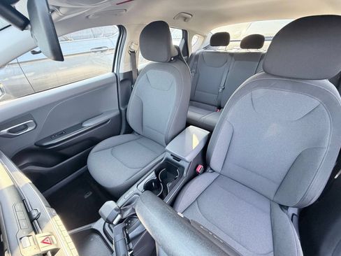 Used 2025 Kia K4 FWD image 35