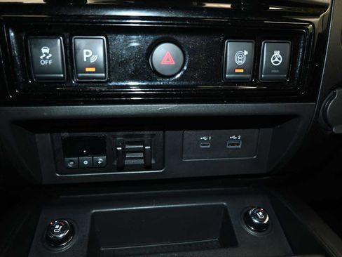 Used 2024 Nissan Titan PRO-4X w/ Pro-4x Convenience Package AWD/4WD image 14