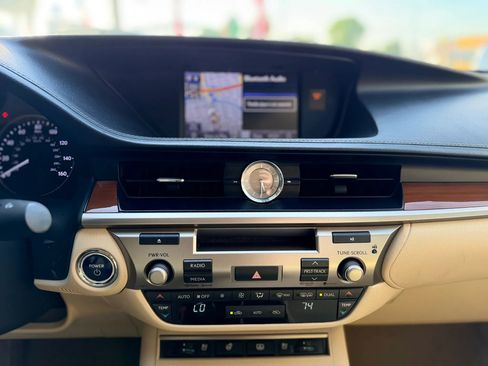 Used 2013 Lexus ES 300h w/ Luxury Pkg FWD image 28