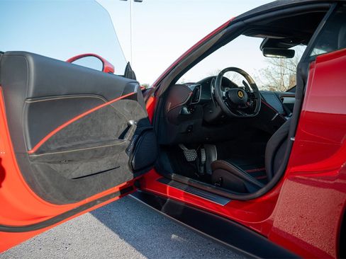 Used 2024 Ferrari Roma Spider image 13