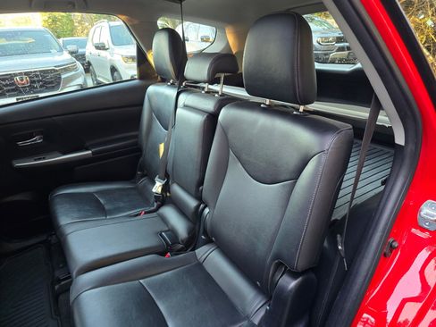 Used 2016 Toyota Prius V Five image 17