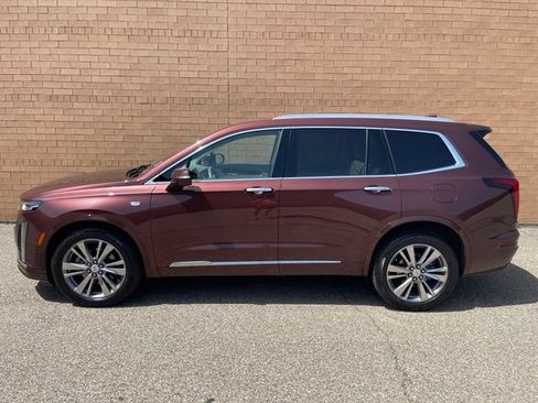Certified 2022 Cadillac XT6 Premium Luxury w/ Technology Package AWD/4WD image 9