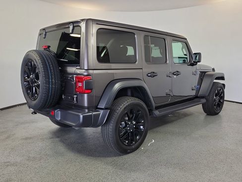 Used 2025 Jeep Wrangler Unlimited Sahara AWD/4WD image 6