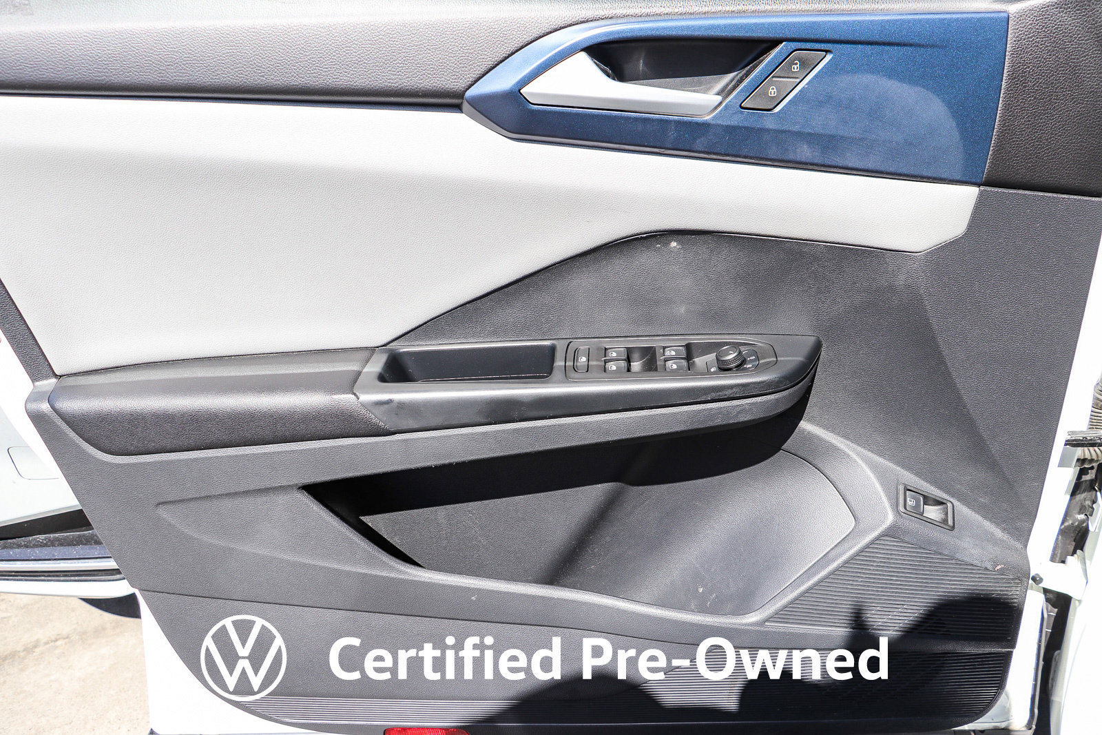 Used 2023 Volkswagen Taos SE w/ Panoramic Sunroof Package FWD image 23