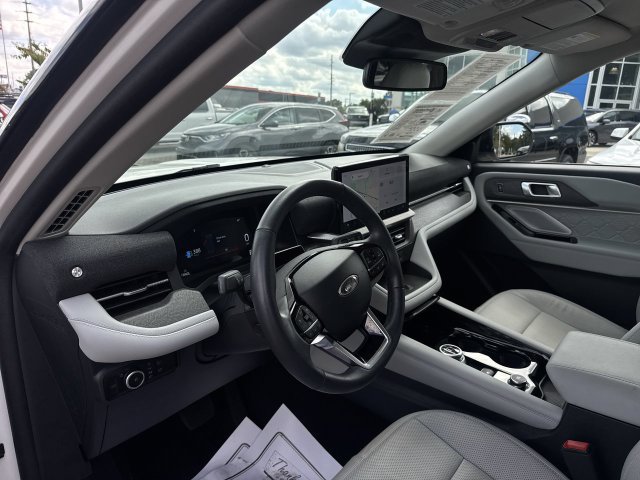 Used 2025 Ford Explorer Platinum w/ Ultimate Package AWD/4WD image 14