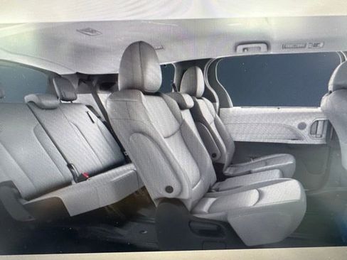 Used 2026 Toyota Sienna XLE image 8