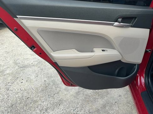 Used 2019 Hyundai Elantra SEL image 9