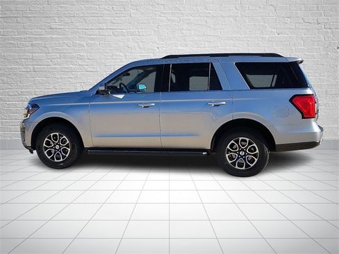 Used 2024 Ford Expedition XLT image 2