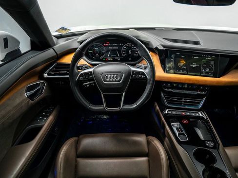 Used 2023 Audi e-tron GT Prestige image 16