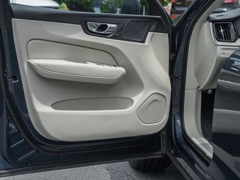 Certified 2022 Volvo XC60 B5 Inscription AWD/4WD image 39