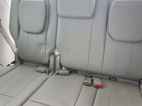 Used 2015 Chrysler Town & Country Touring image 12