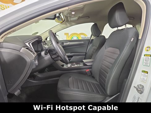 Used 2020 Ford Fusion SE image 10