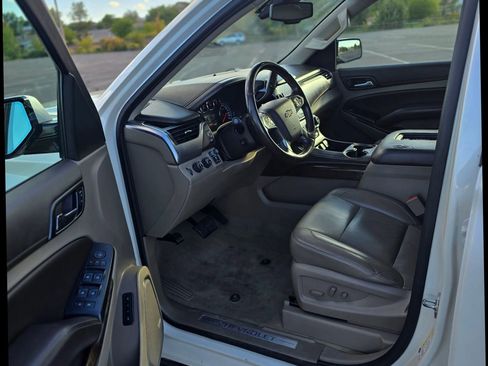 Used 2015 Chevrolet Suburban LT image 7