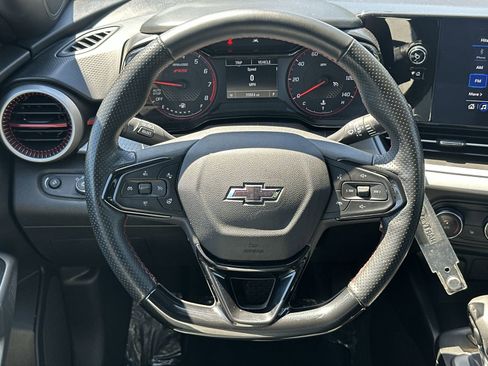 Certified 2025 Chevrolet Trax RS FWD image 19