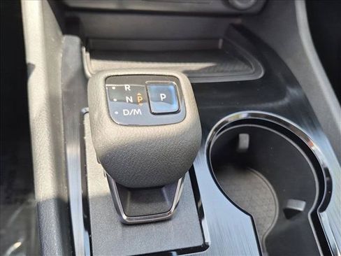 Used 2022 Nissan Rogue SV FWD image 12