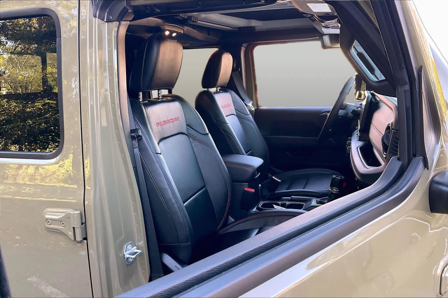 Used 2025 Jeep Gladiator Rubicon AWD/4WD image 8