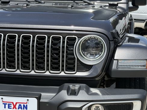 Used 2025 Jeep Wrangler Unlimited Sahara AWD/4WD image 12