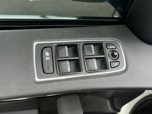 Used 2019 Jaguar F-PACE image 27