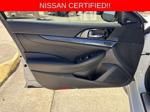 Used 2023 Nissan Maxima SR w/ Sport Mat Group image 11