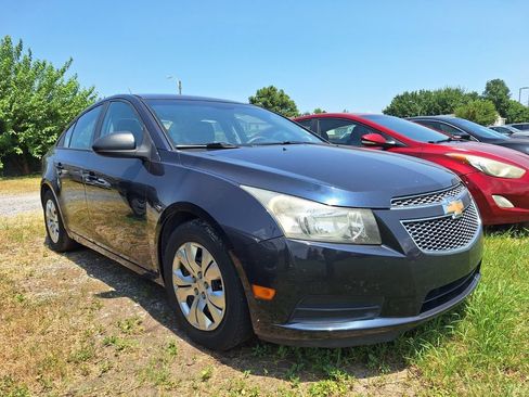 Used 2014 Chevrolet Cruze LS FWD image 3