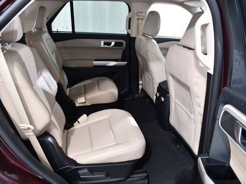 Used 2022 Ford Explorer XLT w/ Equipment Group 202A image 19