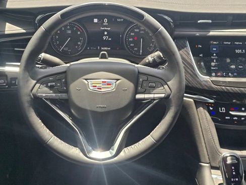 Used 2024 Cadillac XT6 Premium Luxury w/ Technology Package FWD image 19