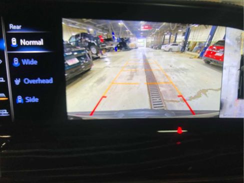 Used 2022 Cadillac Escalade ESV Sport w/ Touring Package image 9