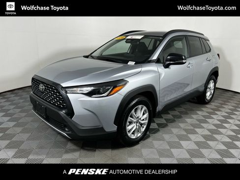 Certified 2025 Toyota Corolla Cross LE image 1