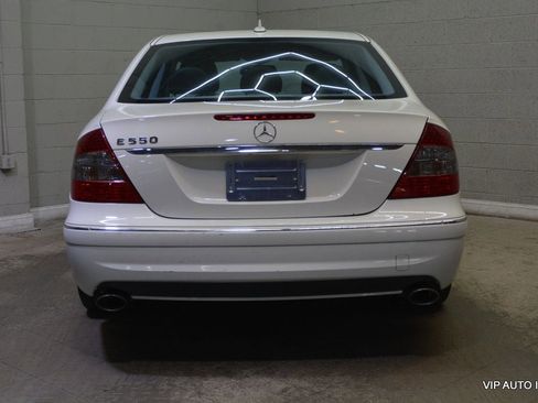 Used 2009 Mercedes-Benz E 550 Sedan image 35
