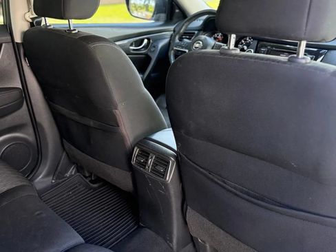 Used 2019 Nissan Rogue SV FWD image 14