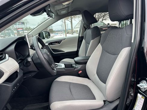 Used 2024 Toyota RAV4 XLE image 9