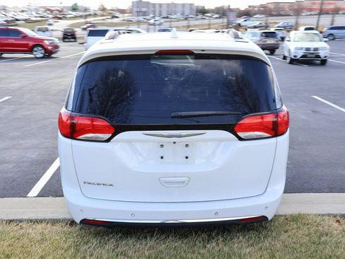 Used 2018 Chrysler Pacifica Touring-L Plus w/ Advanced Safetytec Group image 12