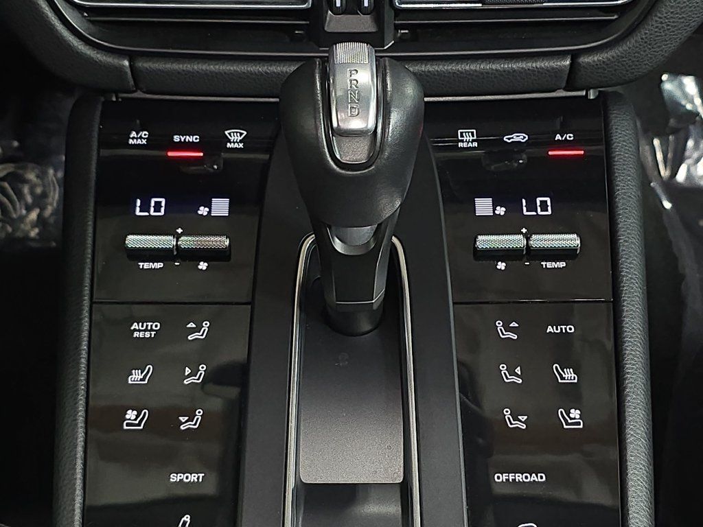 Used 2023 Porsche Macan S AWD/4WD image 19