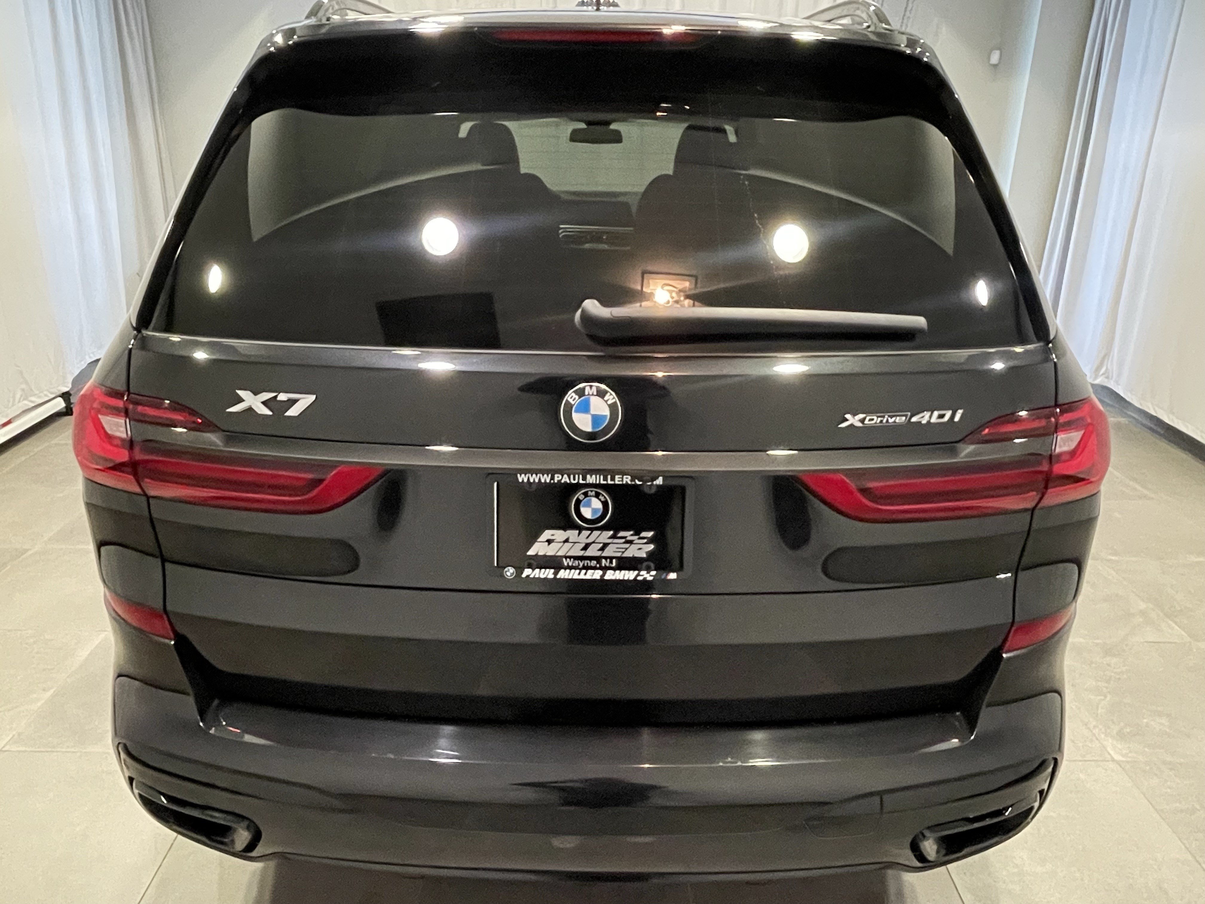 Used 2022 BMW X7 xDrive40i w/ M Sport Package AWD/4WD image 5