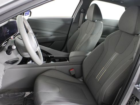 Certified 2025 Hyundai Elantra SEL image 18