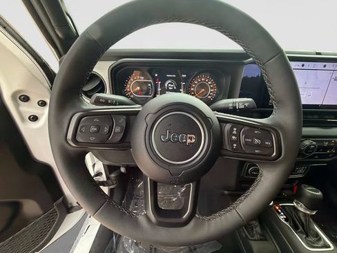 Used 2025 Jeep Gladiator Sport AWD/4WD image 27