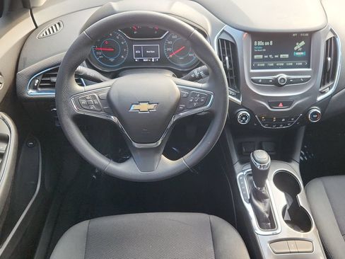 Used 2018 Chevrolet Cruze LT w/ Convenience Package FWD image 11